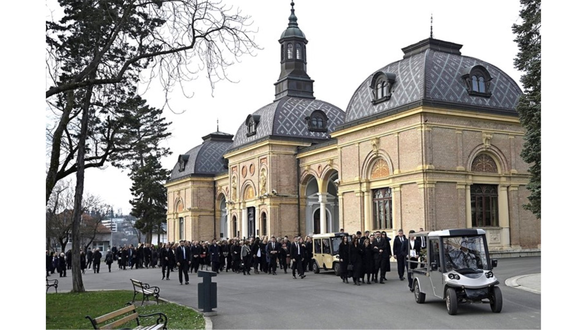 FOTO: Pokopan Milanovićev punac, Hercegovac! Od njega se oprostili Rojs, Mesić, Kusić...