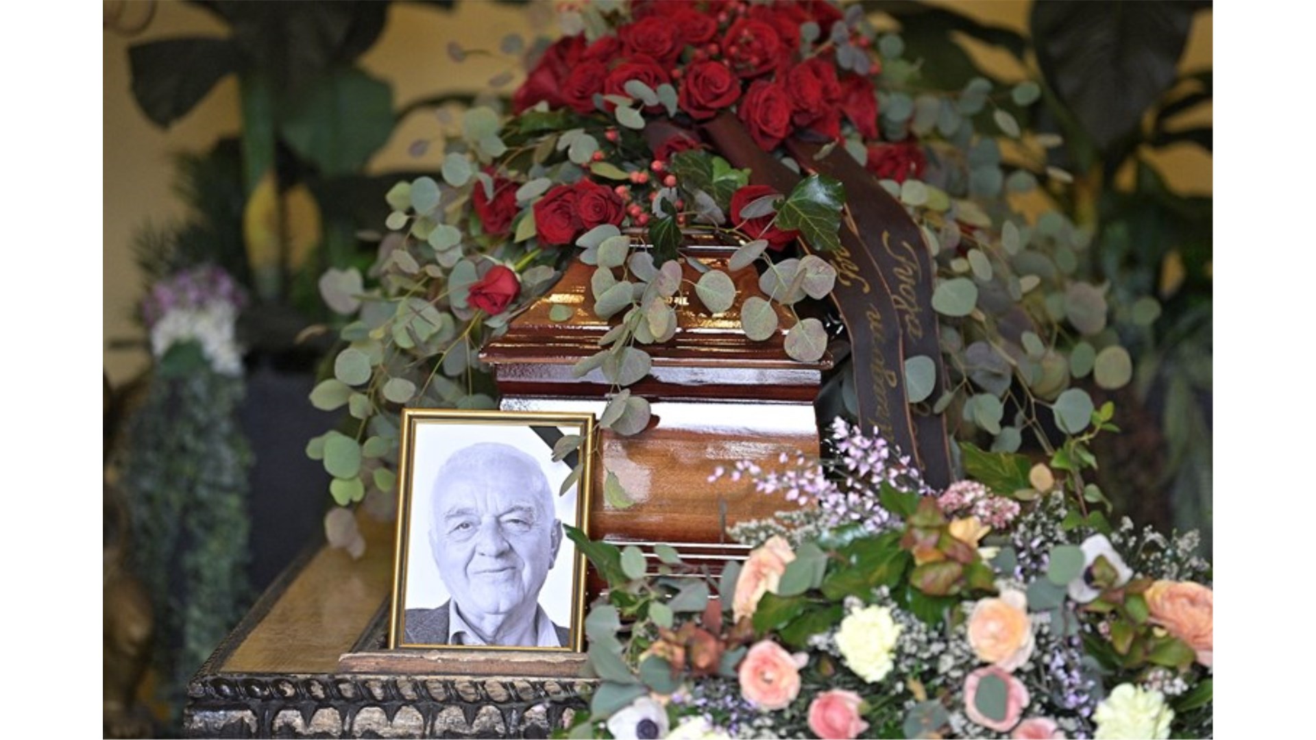 FOTO: Pokopan Milanovićev punac, Hercegovac! Od njega se oprostili Rojs, Mesić, Kusić...
