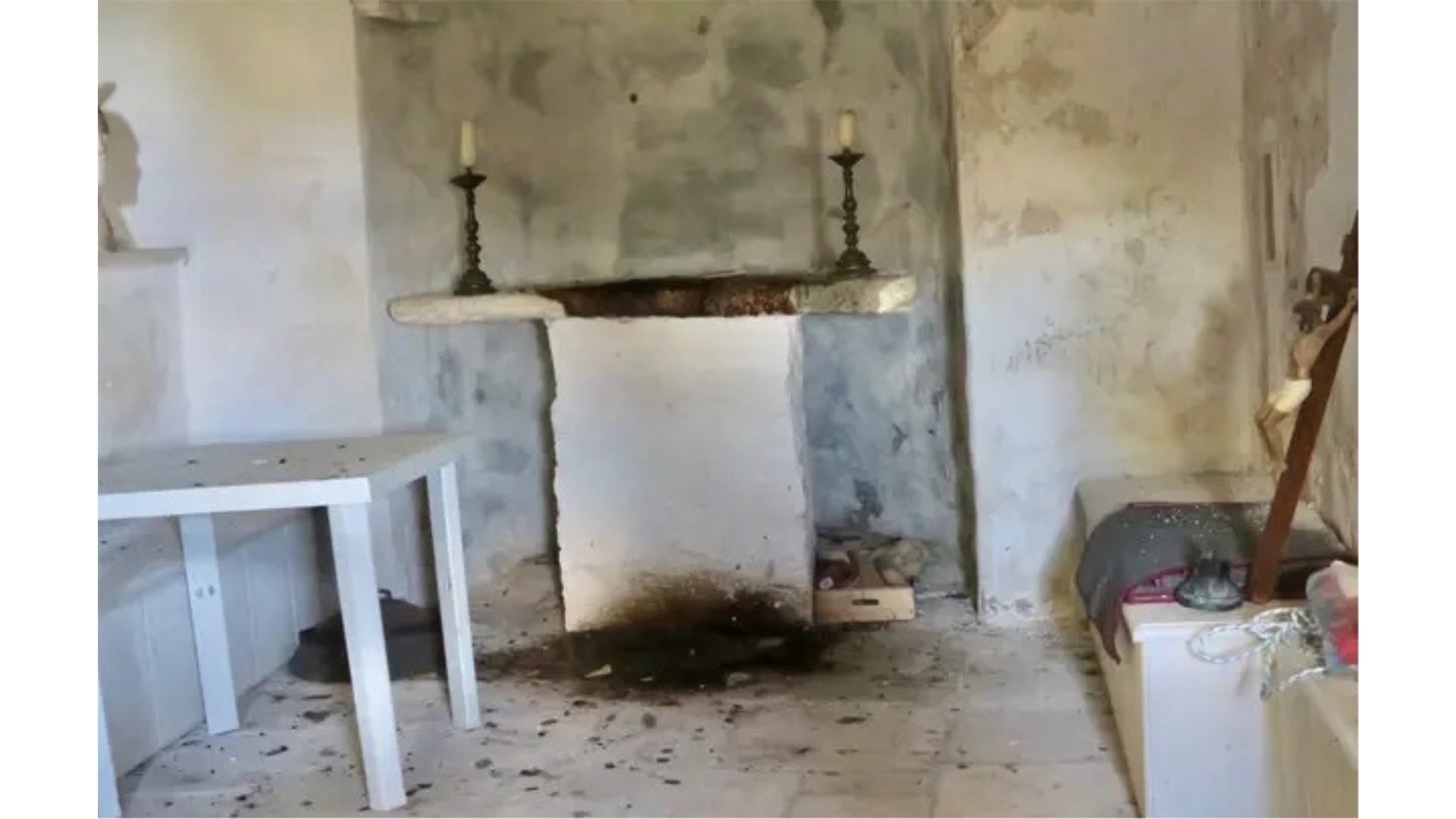 Užas kod Kaštela: Provalili u crkvu, zapalili vatru u oltaru i napravili roštilj! I to pred Uskrs!