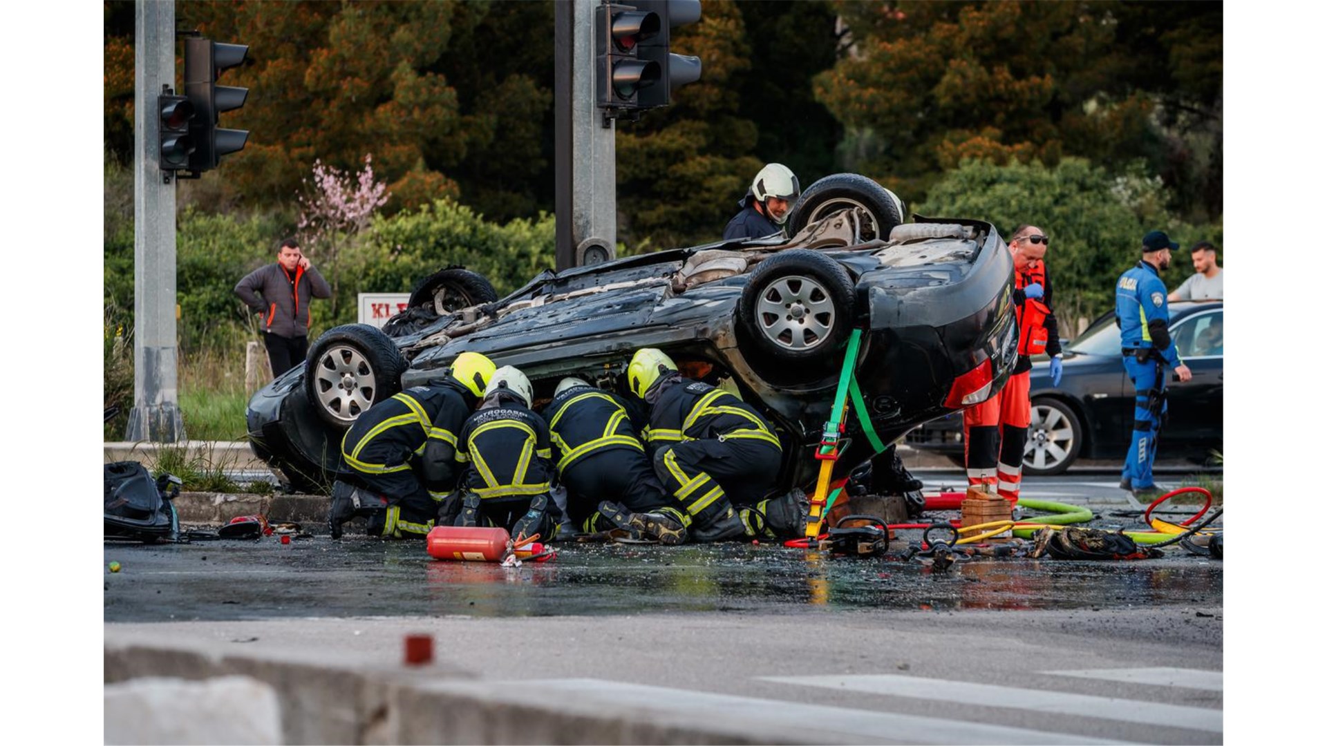 Užas u Kaštelima: U sudaru automobila i motora, dvoje mrtvih