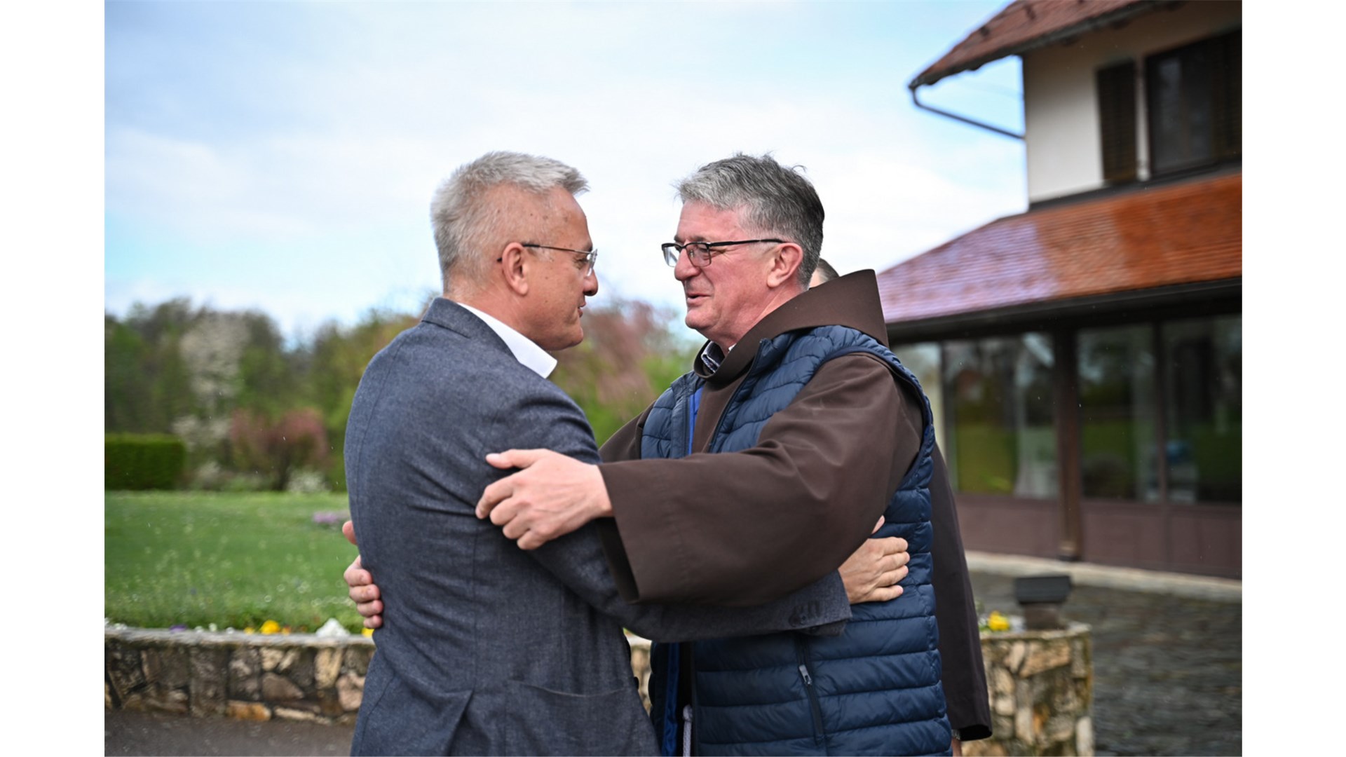 FOTO: Zvonko Milas izbornu kampanju počeo s Plehana! Susreo se s franjevcima Pavićem i Šimićem, biskupom Majićem, osluškivao bilo puka...