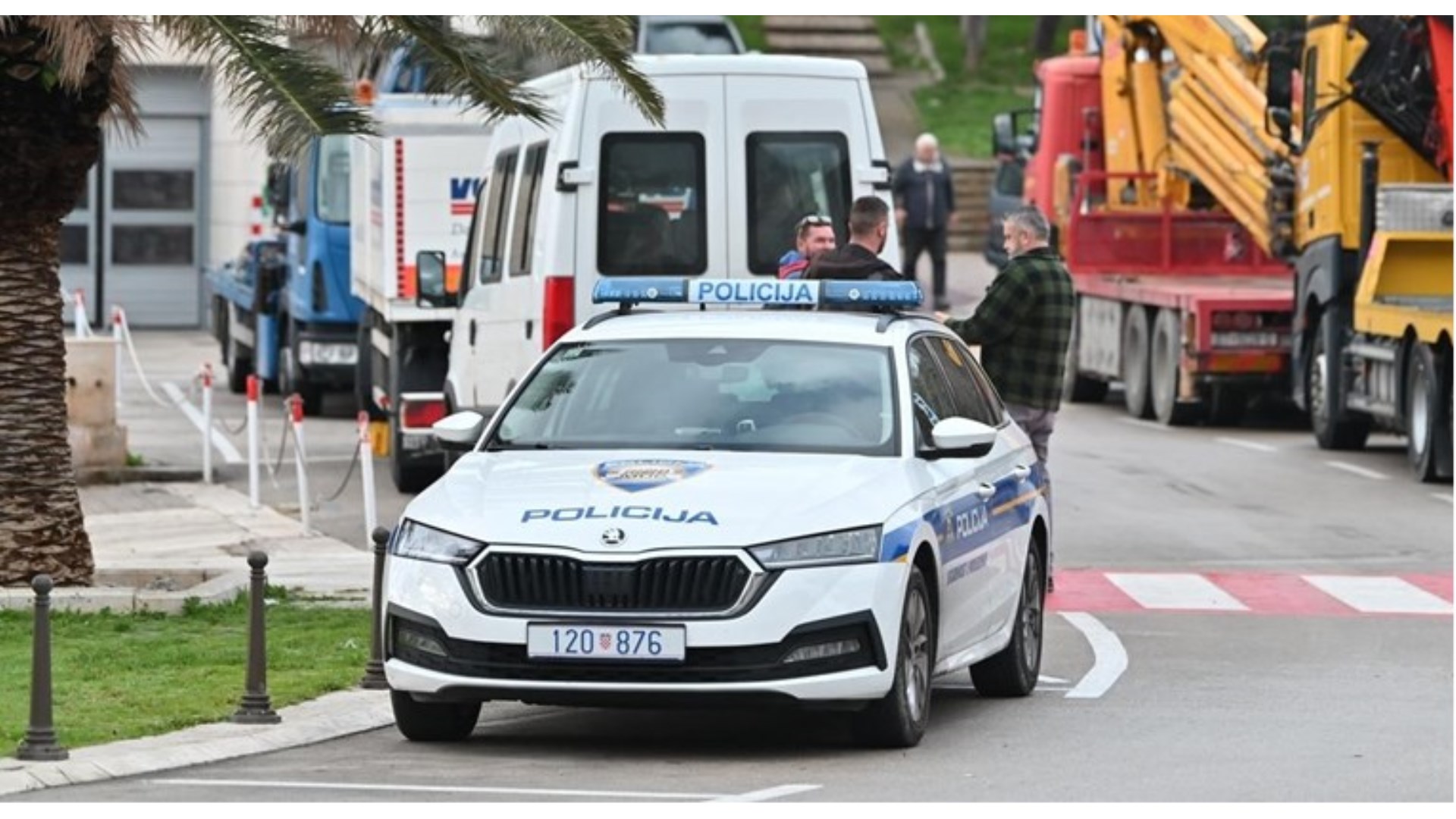 Užas u Makarskoj: Odgurnuo 73-godišnjakinju na ulici i udario joj psa nogom! Žena je preminula