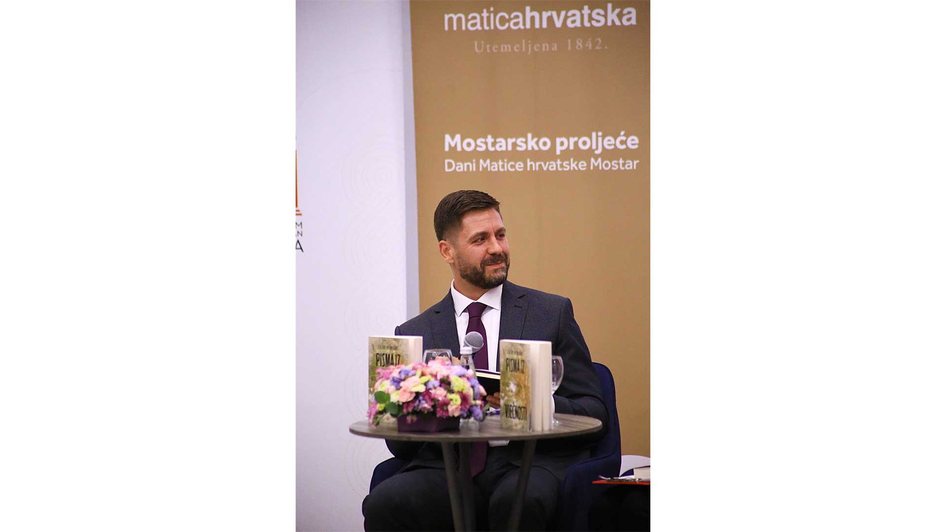 FOTO: U prepunoj Kosači predstavljena Pisma iz vječnosti! Predstavljači: Željko Andrijanić uspijeva održati pažnju čitatelja od prvog do zadnjeg slova