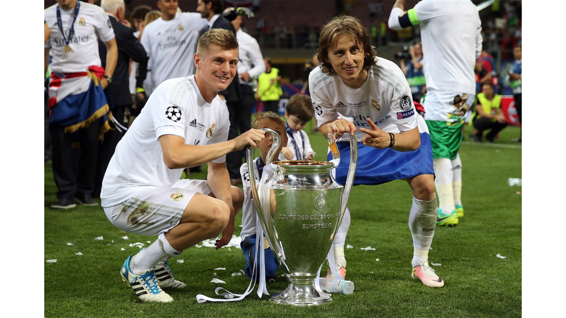 REAL MADRID 15. PUT OSVOJIO LIGU PRVAKA! KROOS I MODRIĆ DIŽU TROFEJ ZA KRAJ JEDNE ERE