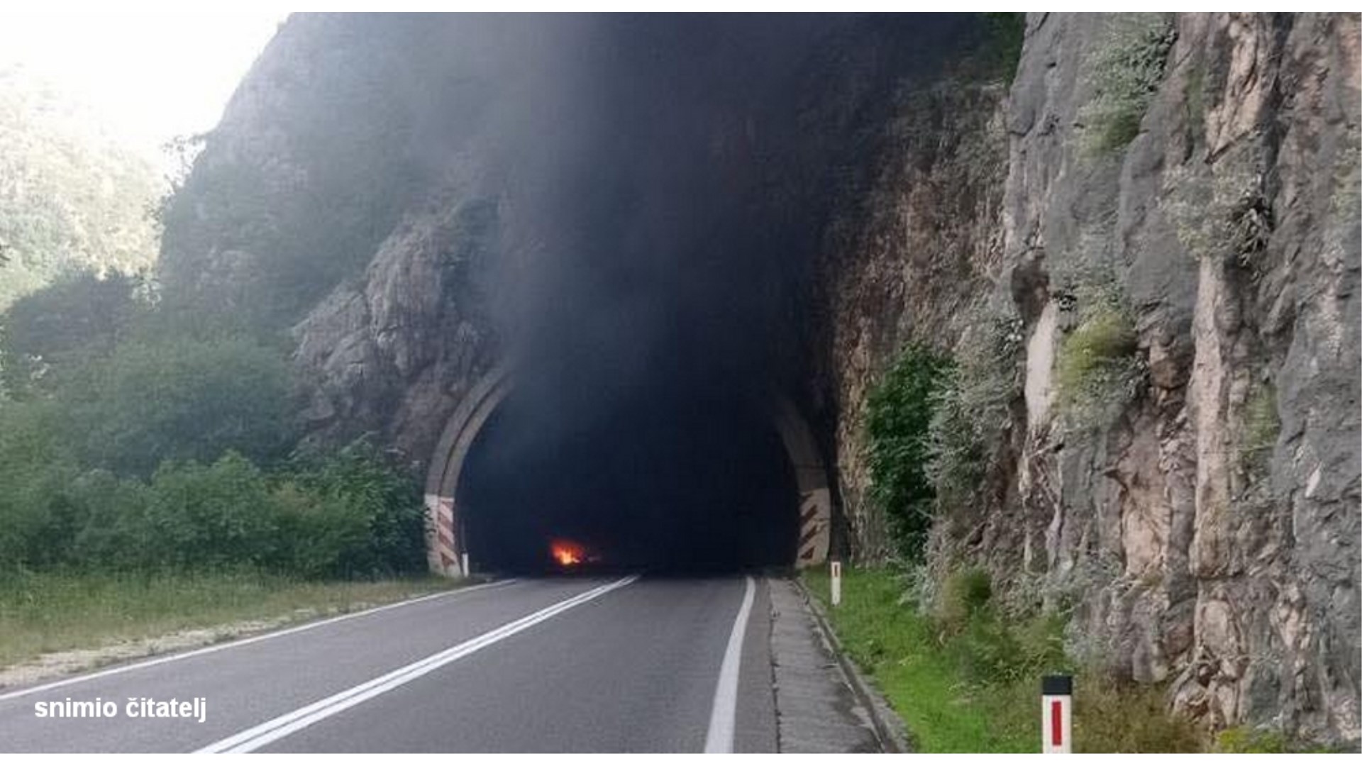 TUNEL SALAKOVAC: U prometnoj sudjelovalo više vozila nakon čega je izbio i požar, promet blokiran