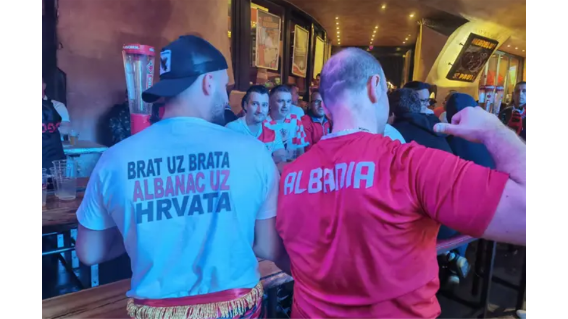 Hrvati i Albanci u zajedničkoj fešti pred utakmicu: Brat uz brata...