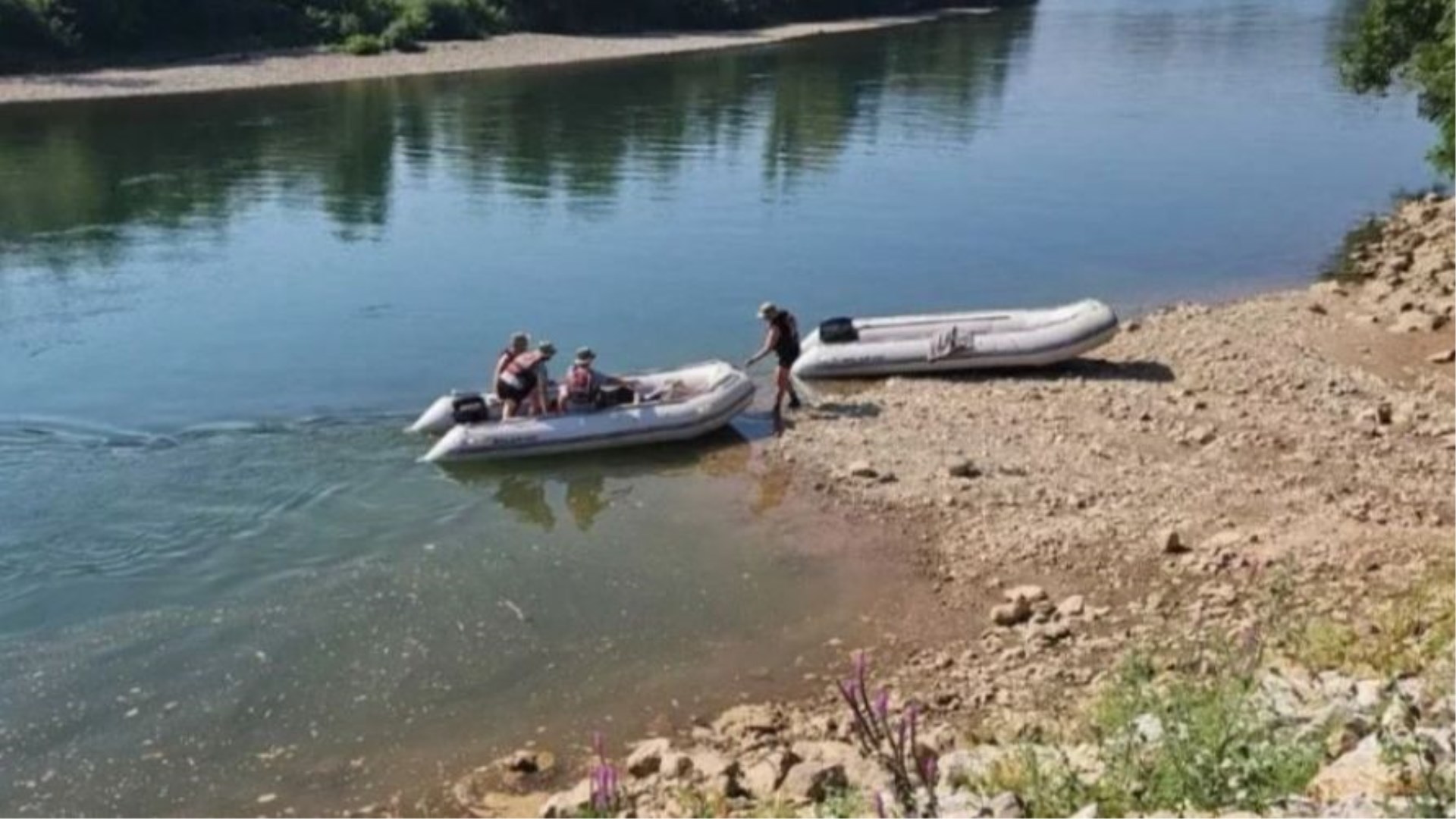 Spašavao prijatelja pa obojicu odnijela rijeka. Tijelo jednog pronađeno, za drugim se još traga