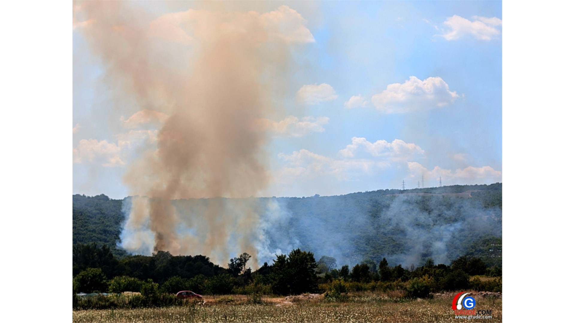 Gori grudsko polje, vatrogasci na terenu