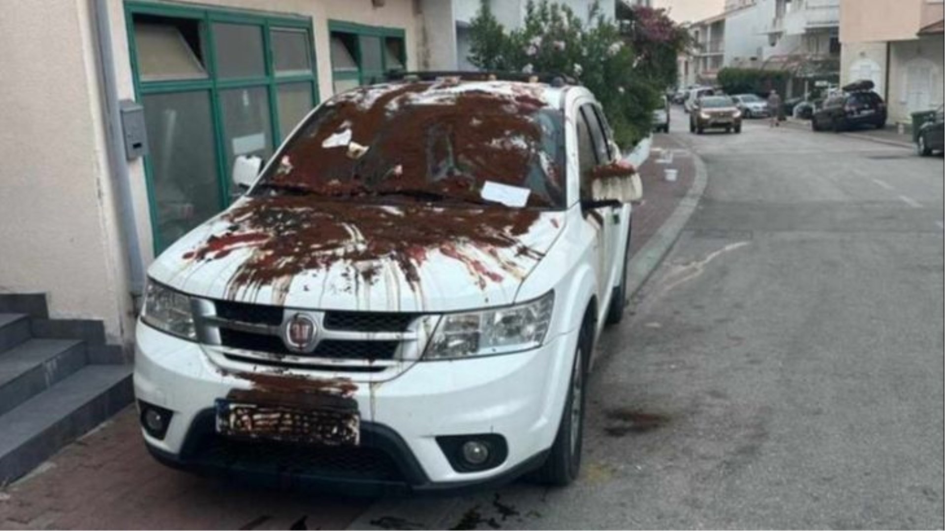 Makarska: Zagradio im prilaz kući, a oni mu 'primjereno zahvalili'