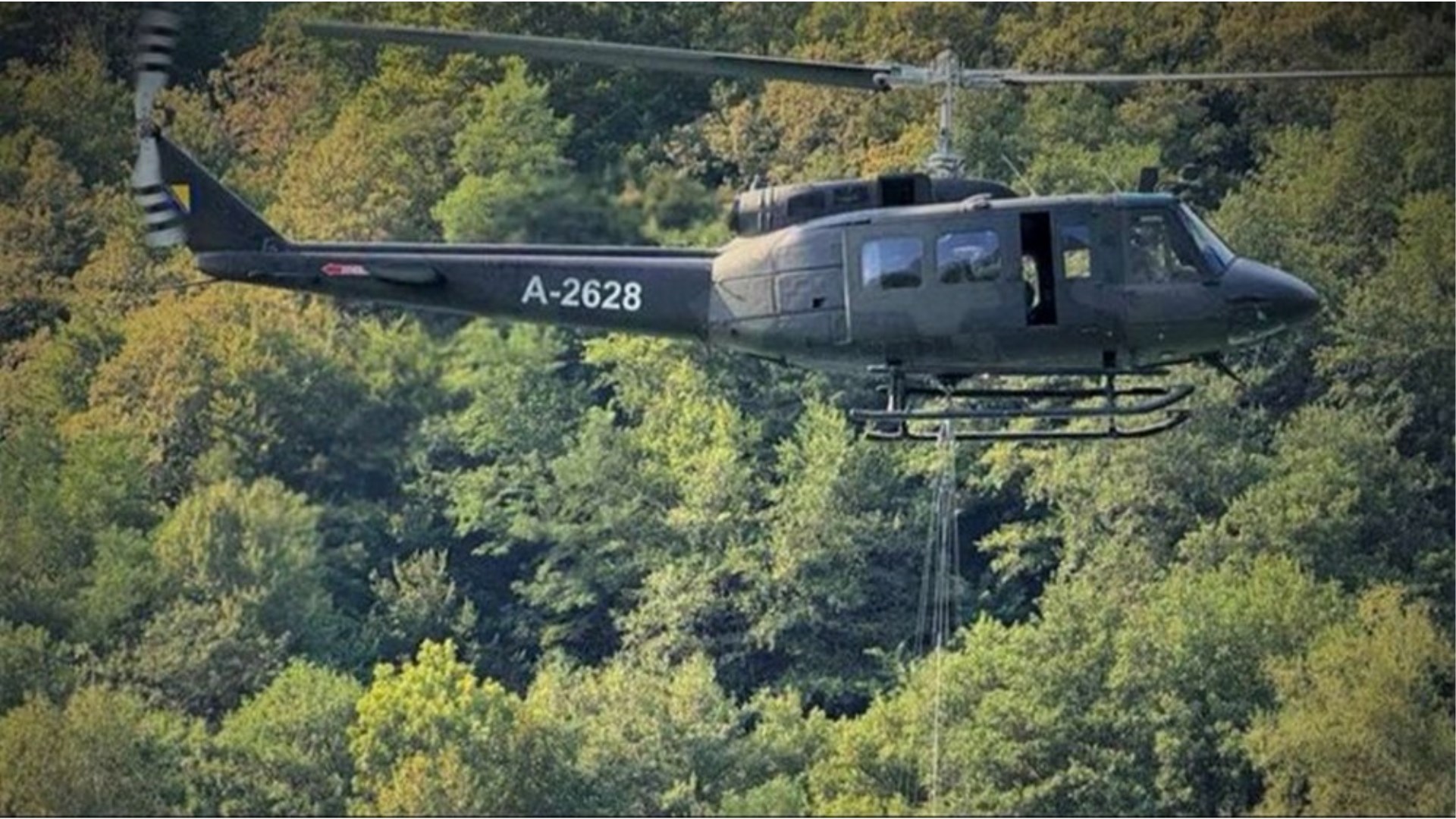 Iz Jablaničkog jezera izvučen vojni helikopter 