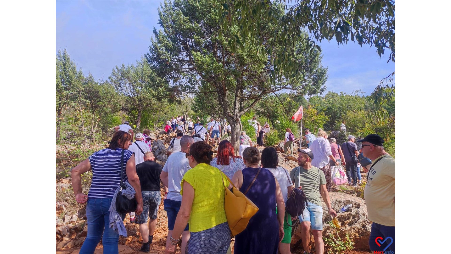 FOTO: Brojni vjernici danas u Međugorju! 'Bili bismo ovdje neovisno o odluci'