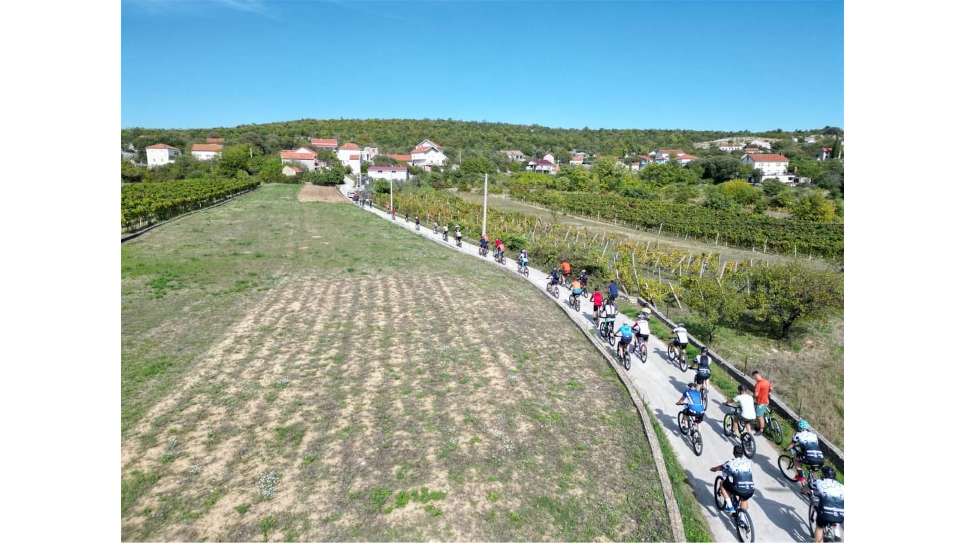 Biciklisti i rekreativci uživali u turi ''Biciklom kroz vinograde i podrume Brotnja''