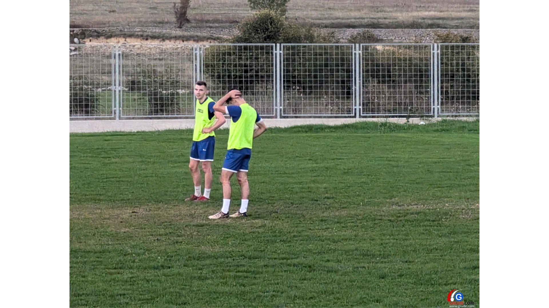 FOTO/VIDEO: Majice igrača HNK Grude natopljene znojem pred utakmicu s Brotnjom!