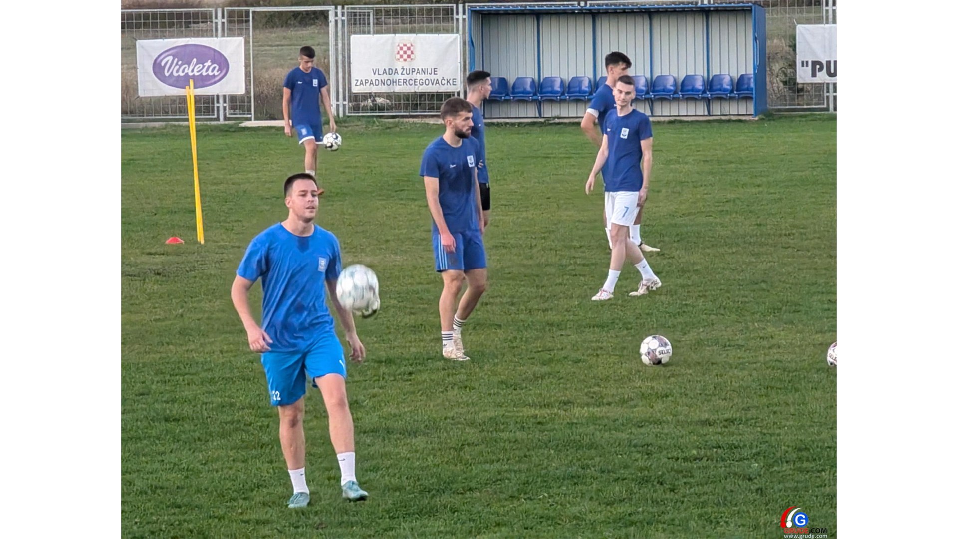 FOTO/VIDEO: Majice igrača HNK Grude natopljene znojem pred utakmicu s Brotnjom!