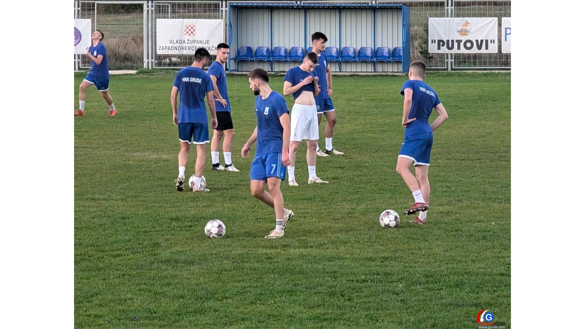 FOTO/VIDEO: Majice igrača HNK Grude natopljene znojem pred utakmicu s Brotnjom!