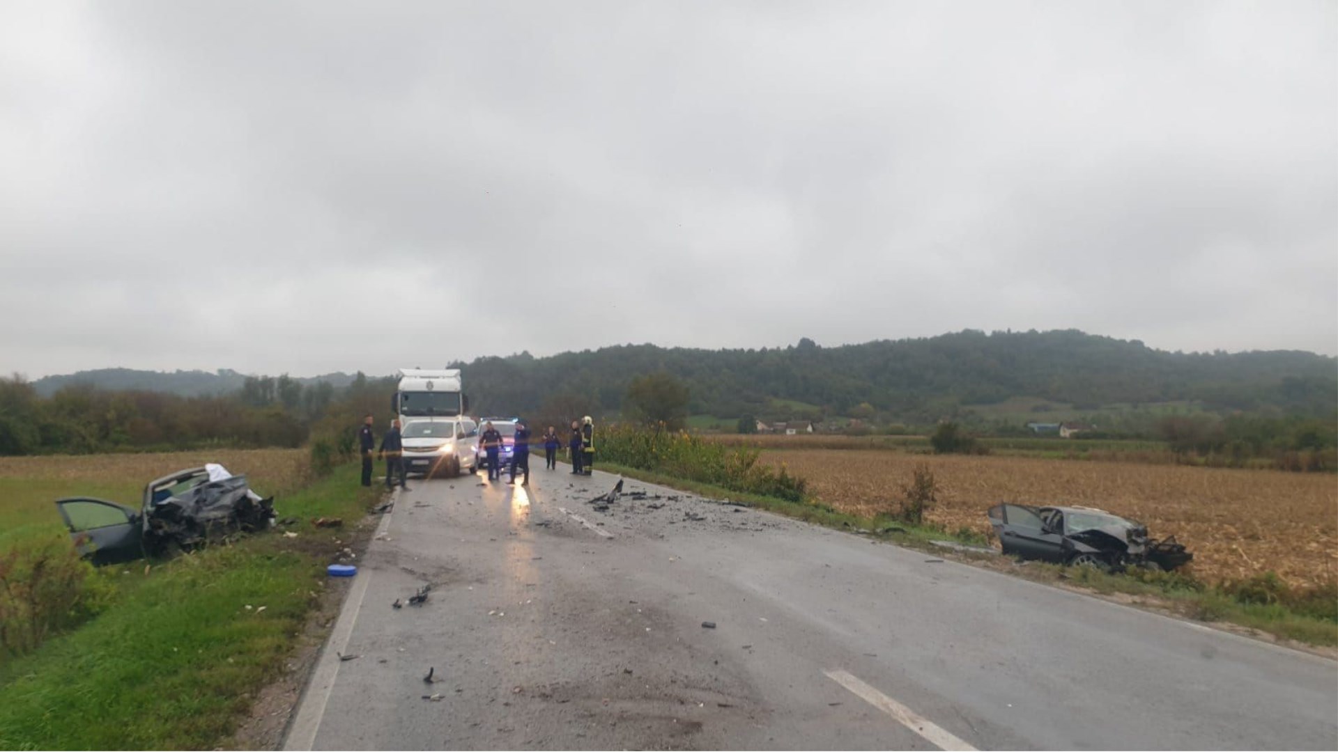 Nova teška nesreća na bh. cesti: Jedna osoba poginula, automobili rasuti po cesti