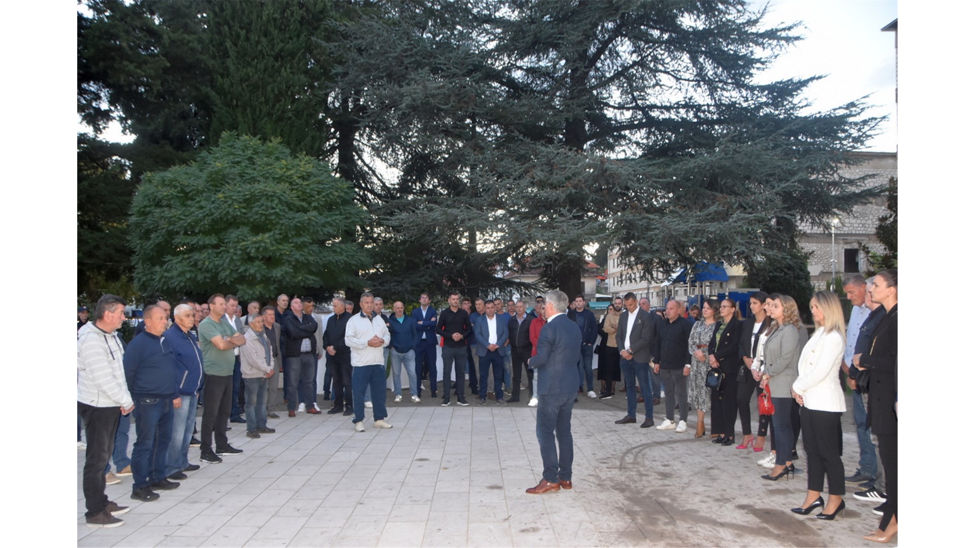 Načelnik Grizelj organizirao dostojanstveno okupljanje u Grudama: Izražavamo kršćansku solidarnost s obiteljima stradalih, ponudili smo pomoć