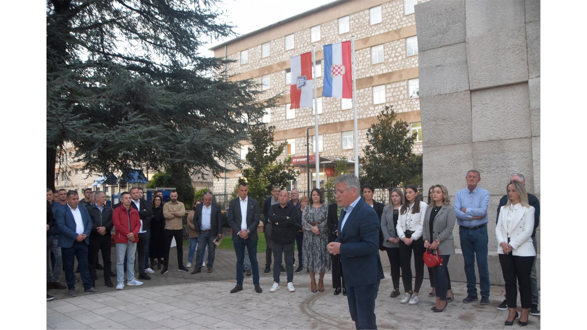 Načelnik Grizelj organizirao dostojanstveno okupljanje u Grudama: Izražavamo kršćansku solidarnost s obiteljima stradalih, ponudili smo pomoć