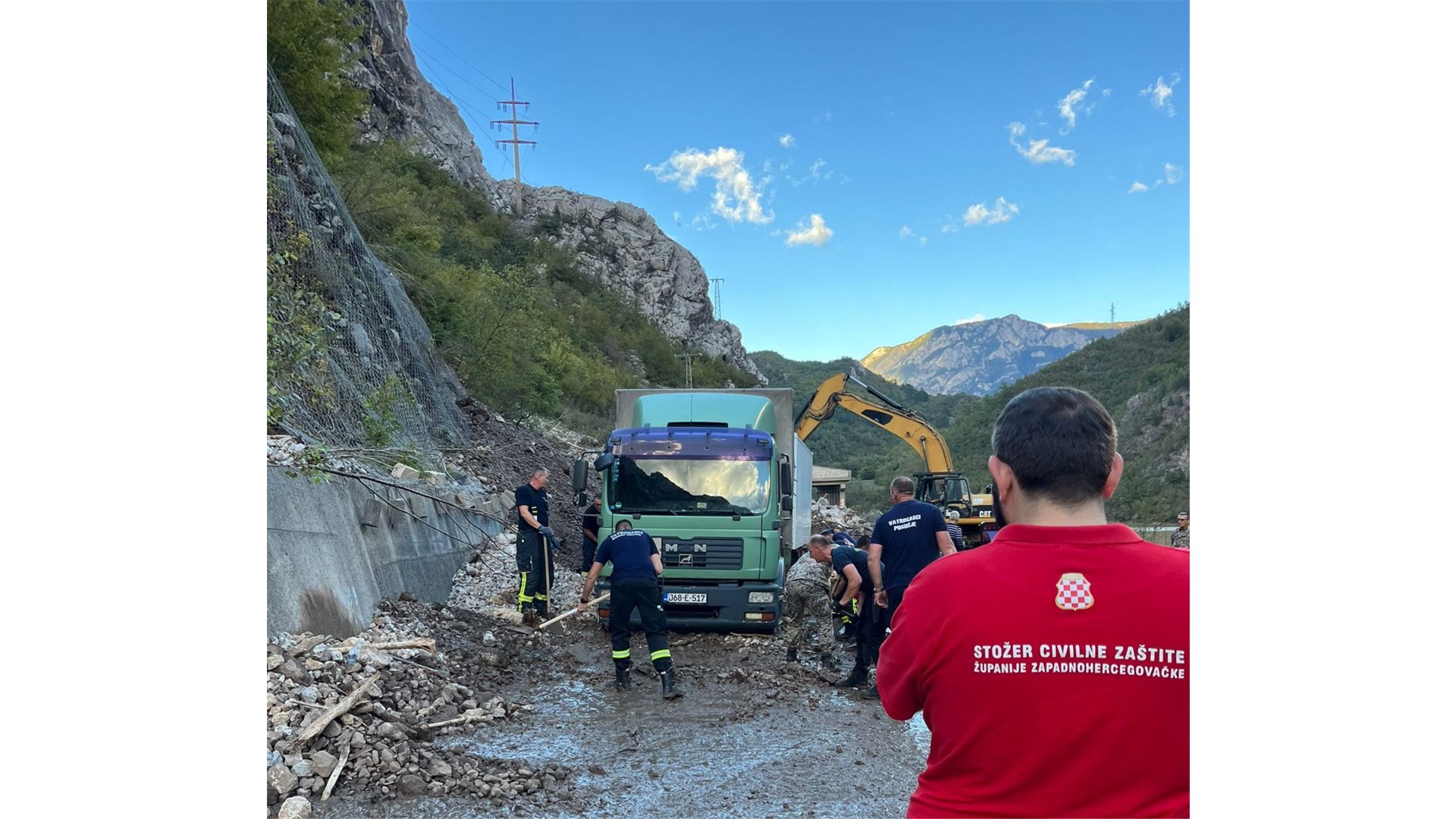 FOTO: Gruđani, Širokobriježani, Posušani i Ljubušaci pomagali ugroženom stanovništvu, uz logističku podršku Crvenog križa ZHŽ-a