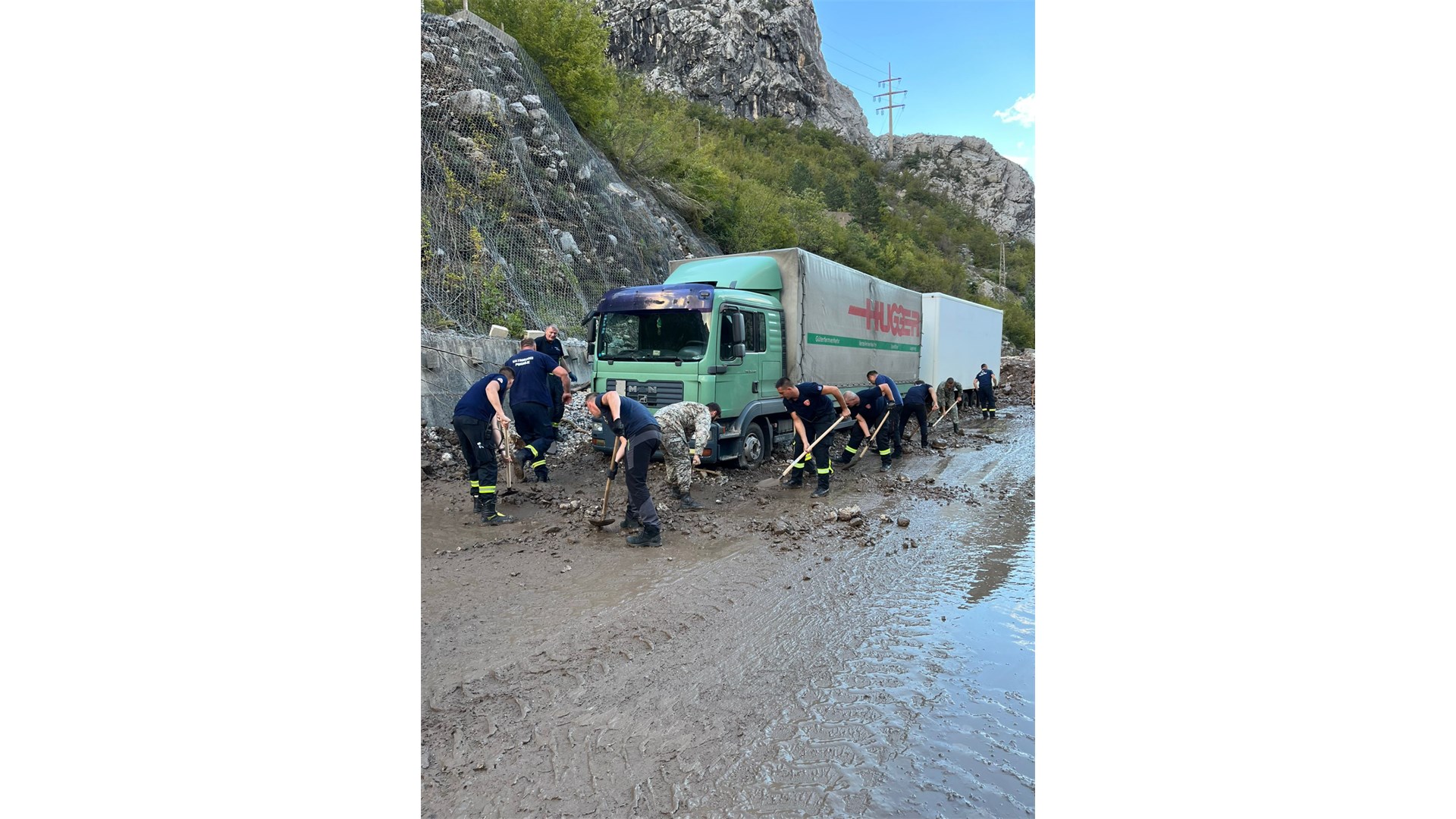 FOTO: Gruđani, Širokobriježani, Posušani i Ljubušaci pomagali ugroženom stanovništvu, uz logističku podršku Crvenog križa ZHŽ-a