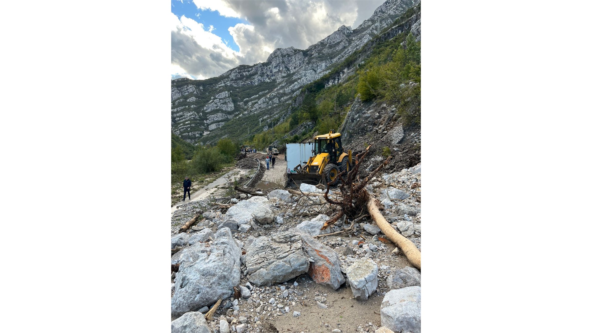 FOTO: Gruđani, Širokobriježani, Posušani i Ljubušaci pomagali ugroženom stanovništvu, uz logističku podršku Crvenog križa ZHŽ-a