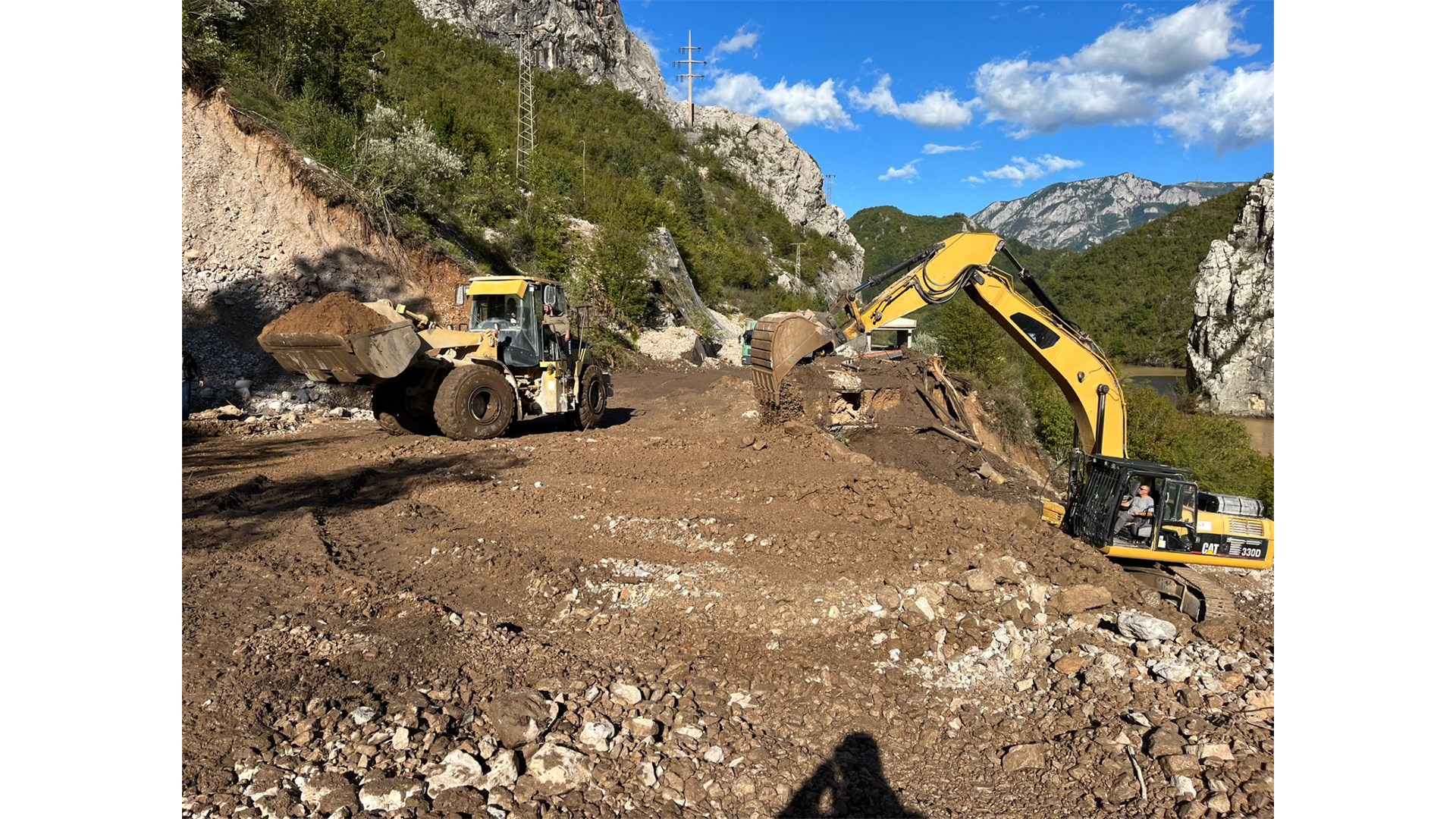 FOTO: Gruđani, Širokobriježani, Posušani i Ljubušaci pomagali ugroženom stanovništvu, uz logističku podršku Crvenog križa ZHŽ-a