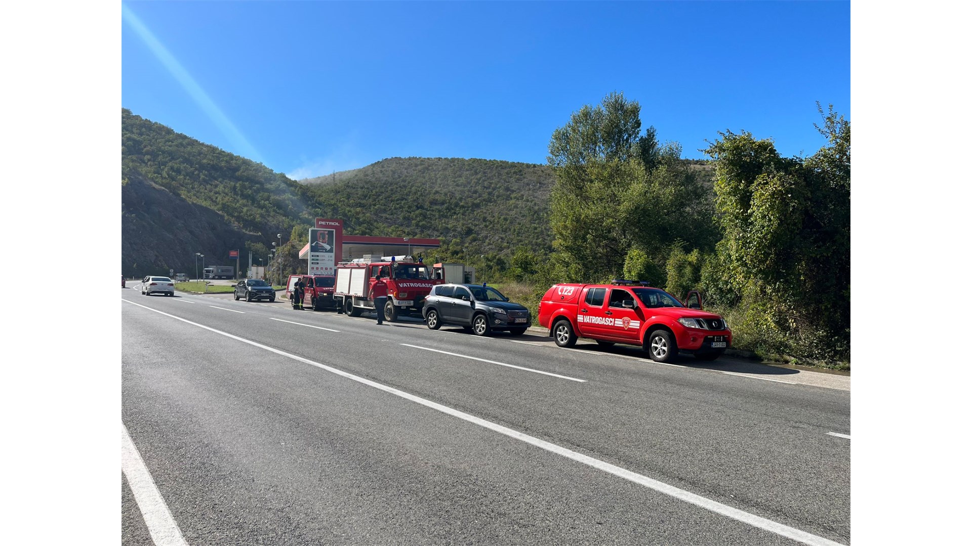 FOTO: Gruđani, Širokobriježani, Posušani i Ljubušaci pomagali ugroženom stanovništvu, uz logističku podršku Crvenog križa ZHŽ-a