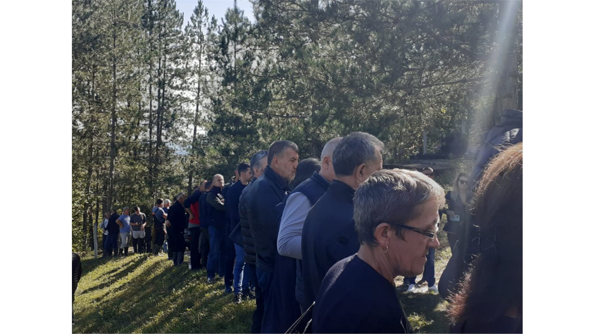 FOTO: Brojni se oprostili od prvog stradalog u poplavama u župi Podhum/Žitače