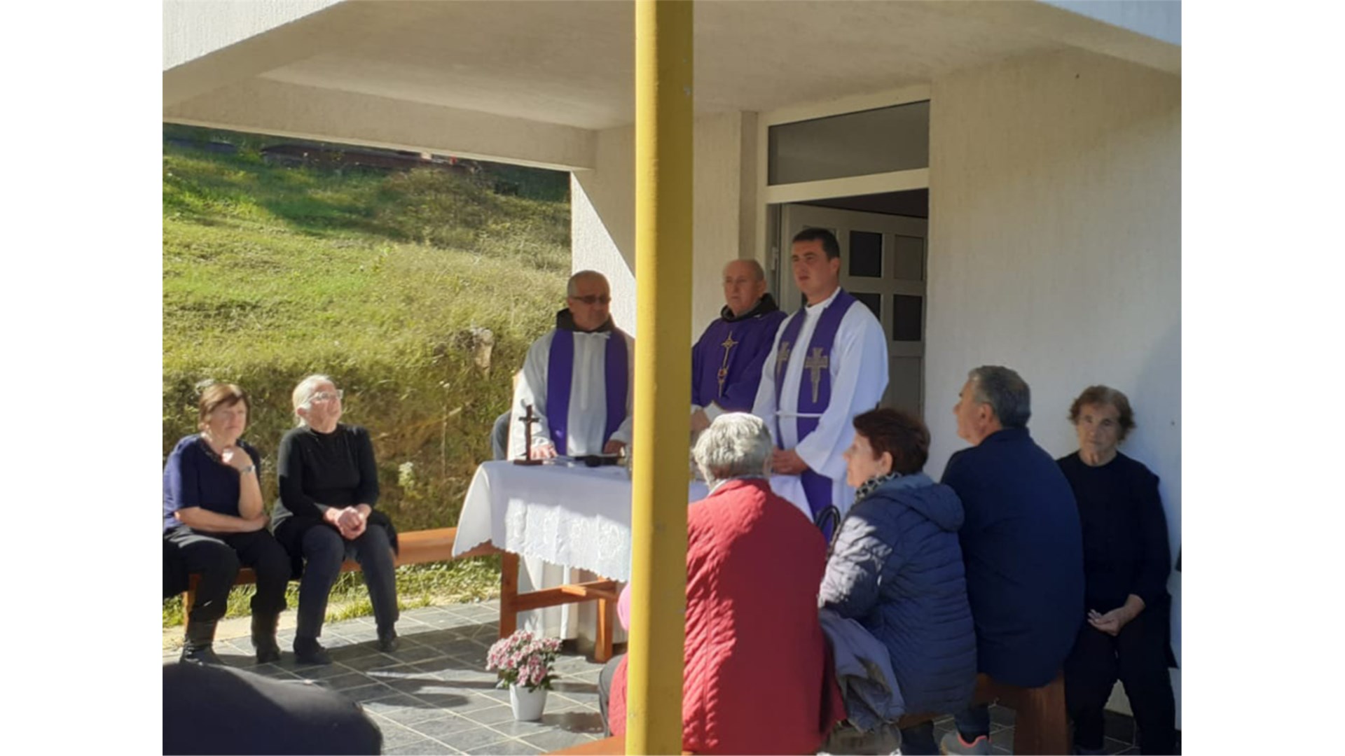 FOTO: Brojni se oprostili od prvog stradalog u poplavama u župi Podhum/Žitače