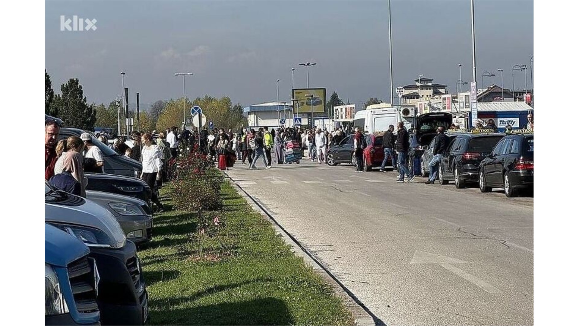 Brojne dojave o postavljenim bombama, evakuirani putnici s Međunarodnog aerodroma Sarajevo