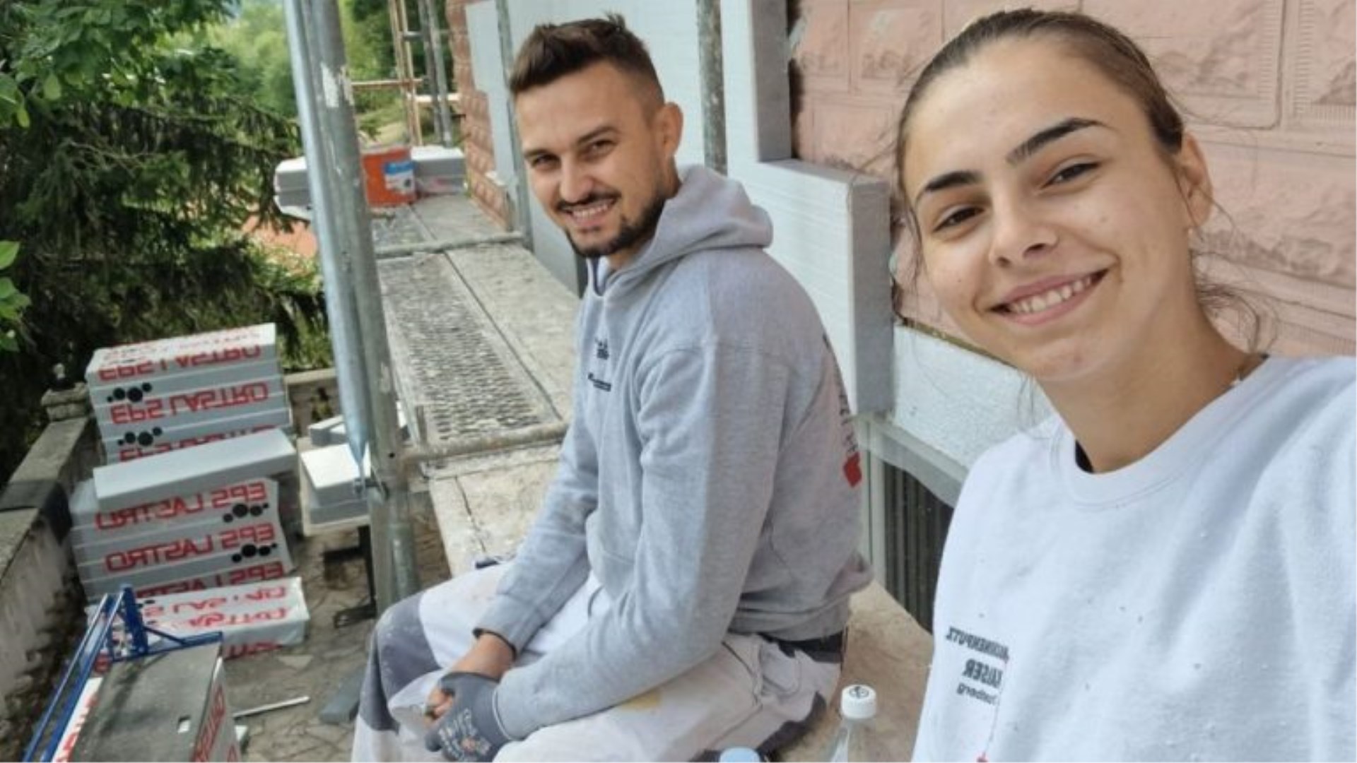 Lijepa, uspješna i svestrana Duvanjka vrijedno radi i na baušteli – kroz građevinske radove pruža podršku suprugu!