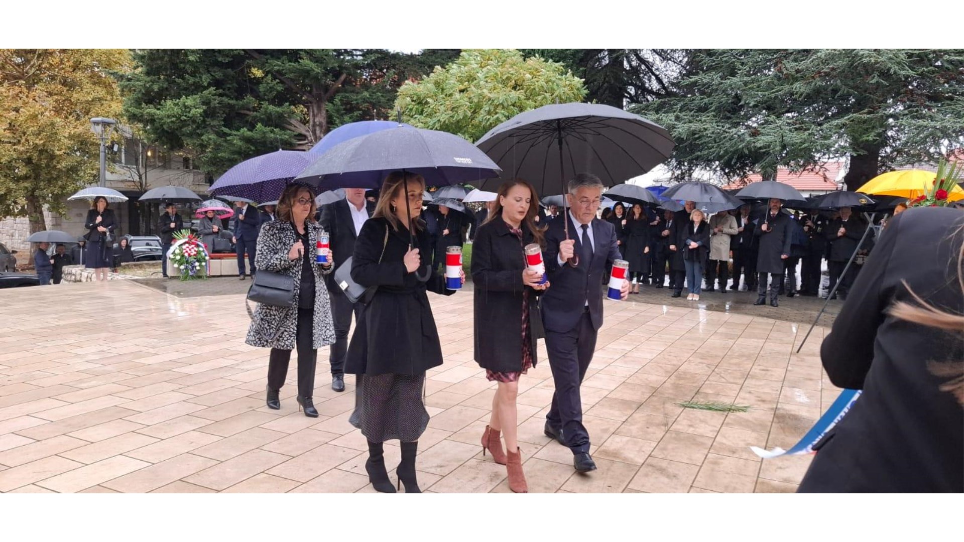 FOTO: Političko vodstvo Hrvata u BiH okupilo se u Grudama, u tijeku je svečana sjednica
