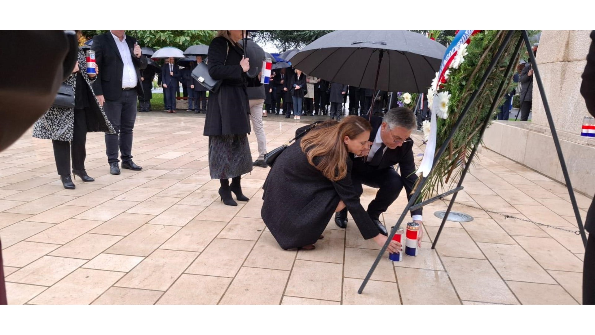 FOTO: Političko vodstvo Hrvata u BiH okupilo se u Grudama, u tijeku je svečana sjednica