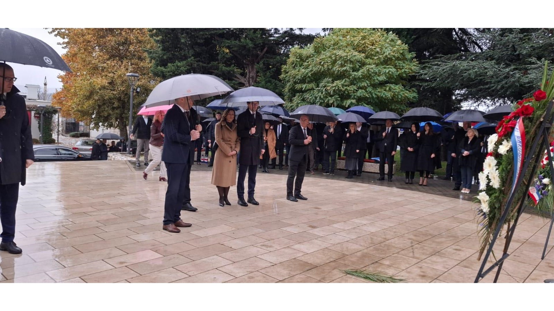 FOTO: Političko vodstvo Hrvata u BiH okupilo se u Grudama, u tijeku je svečana sjednica