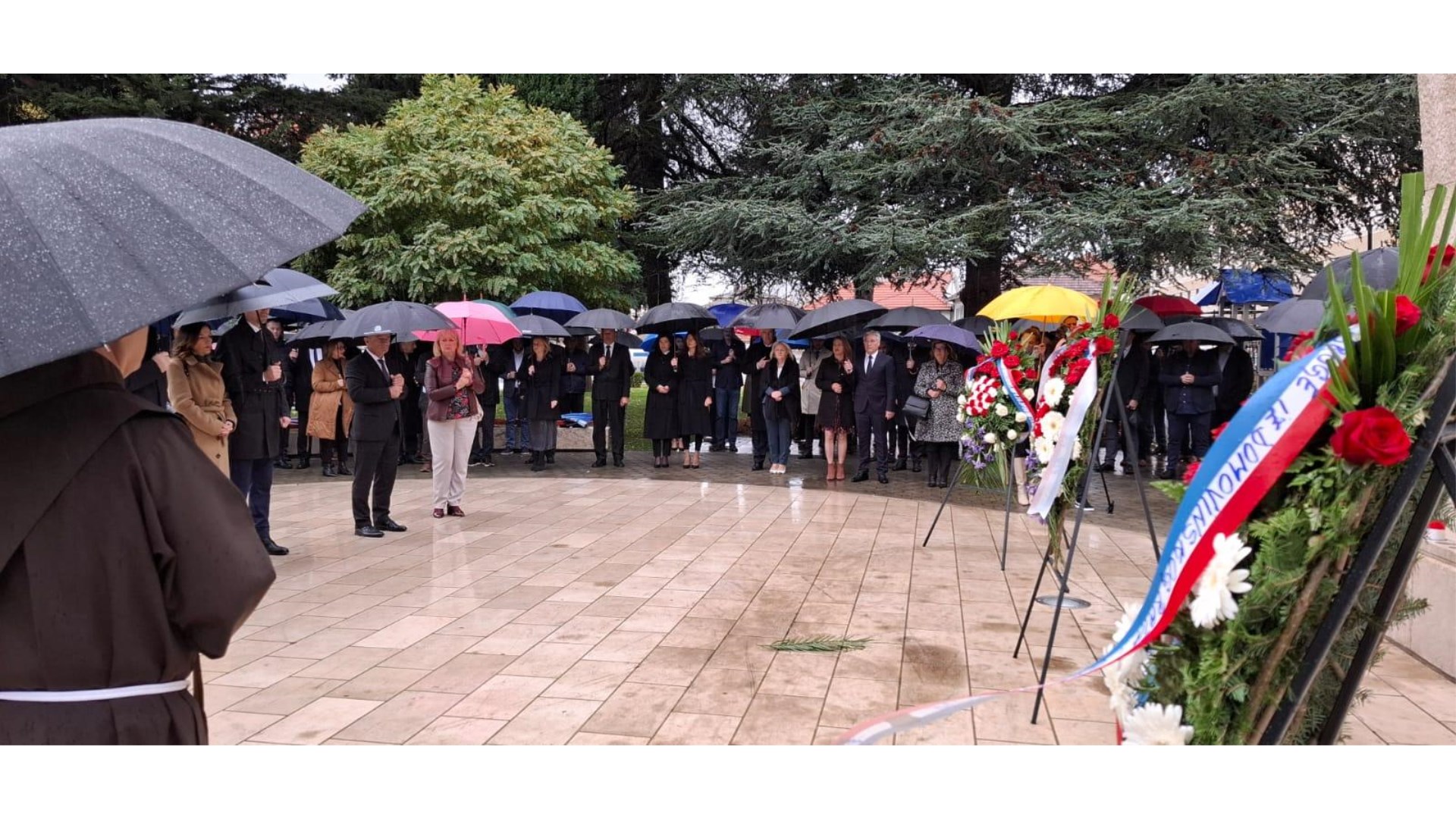 FOTO: Političko vodstvo Hrvata u BiH okupilo se u Grudama, u tijeku je svečana sjednica
