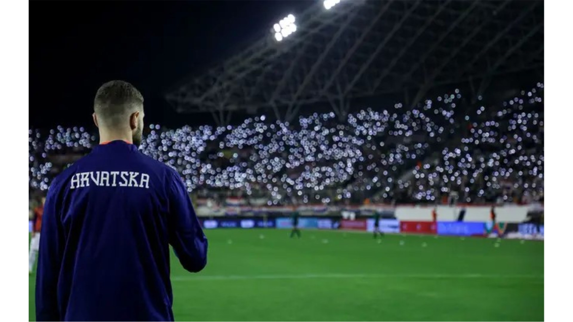 (VIDEO) Trenutak za naježiti se: Prepuni Poljud zapjevao 'Ne dirajte mi ravnicu' u čast Vukovara