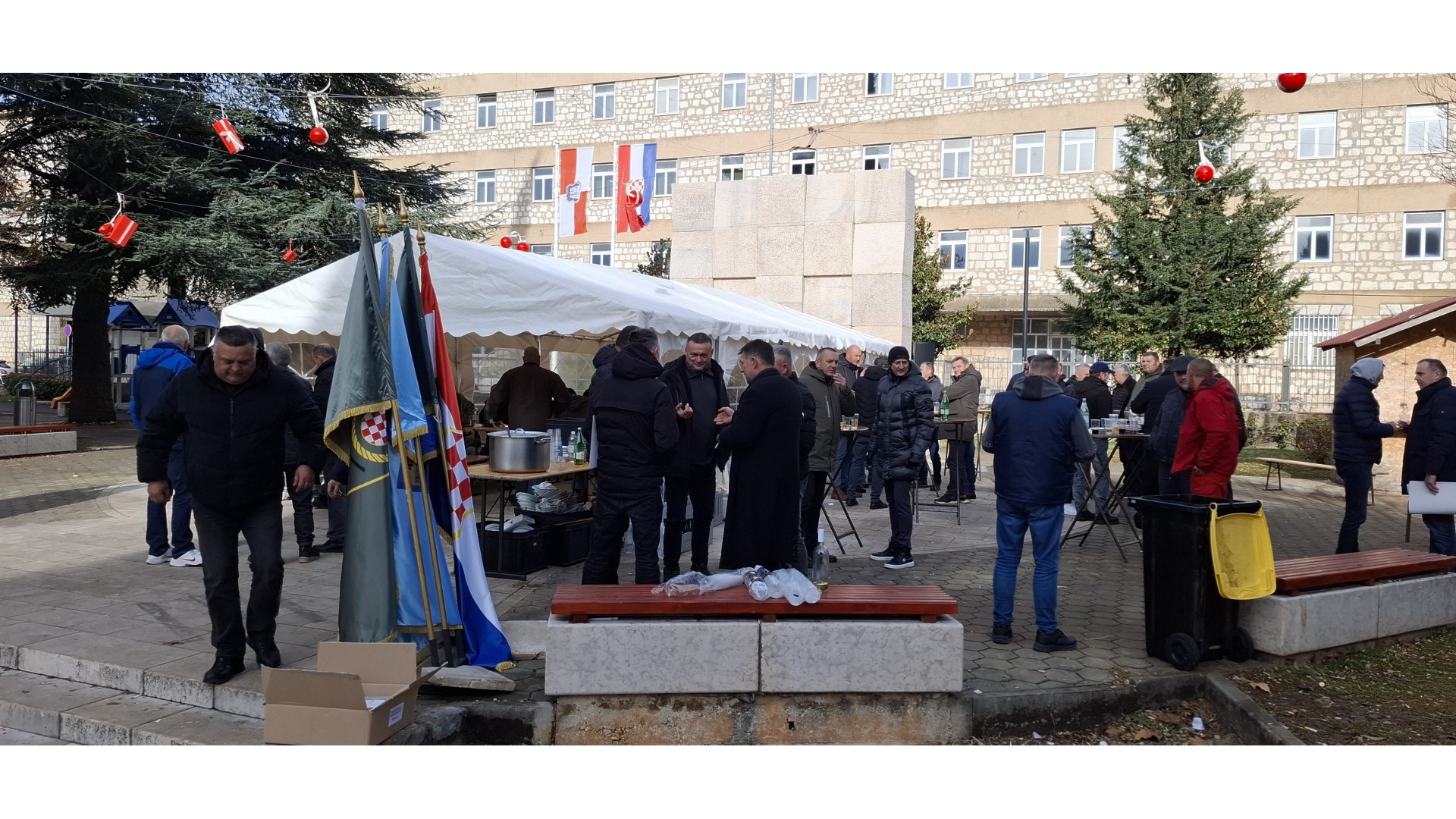 Tradicionalno druženje na Badnjak, prijatelji i u ratu i u miru zajedno FOTO