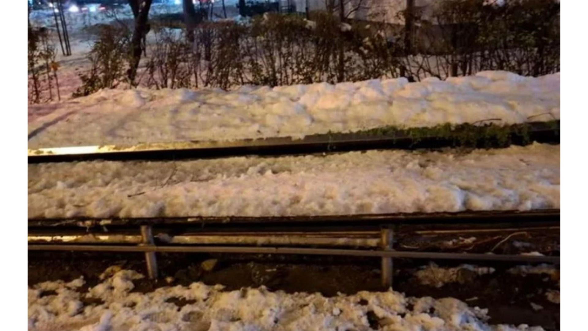 Pod težinom snijega se urušila nadstrešnica autobusne stanice u Banjoj Luci