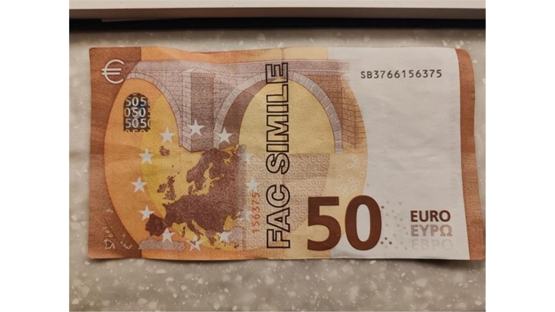 U hrvatskom gradu masovno se plaćalo s ovakvom novčanicom od 50 eura. Policija upozorila ljude na prevaru