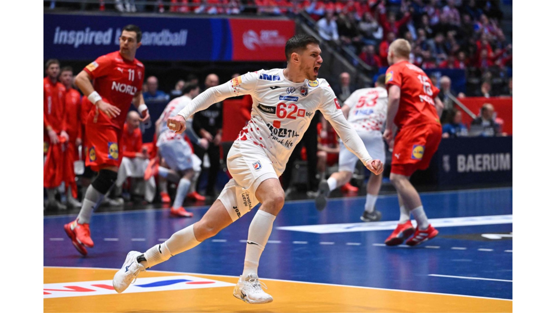 Prljavci Danci vode na poluvremenu! Hrvati nikad ne odustaju, slijedi borba do kraja!