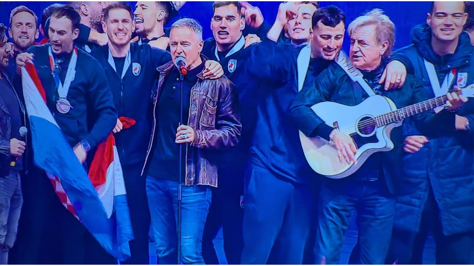 THOMPSON I RUKOMETAŠI ZAPJEVALI: AKO NE ZNAŠ ŠTA JE BILO!