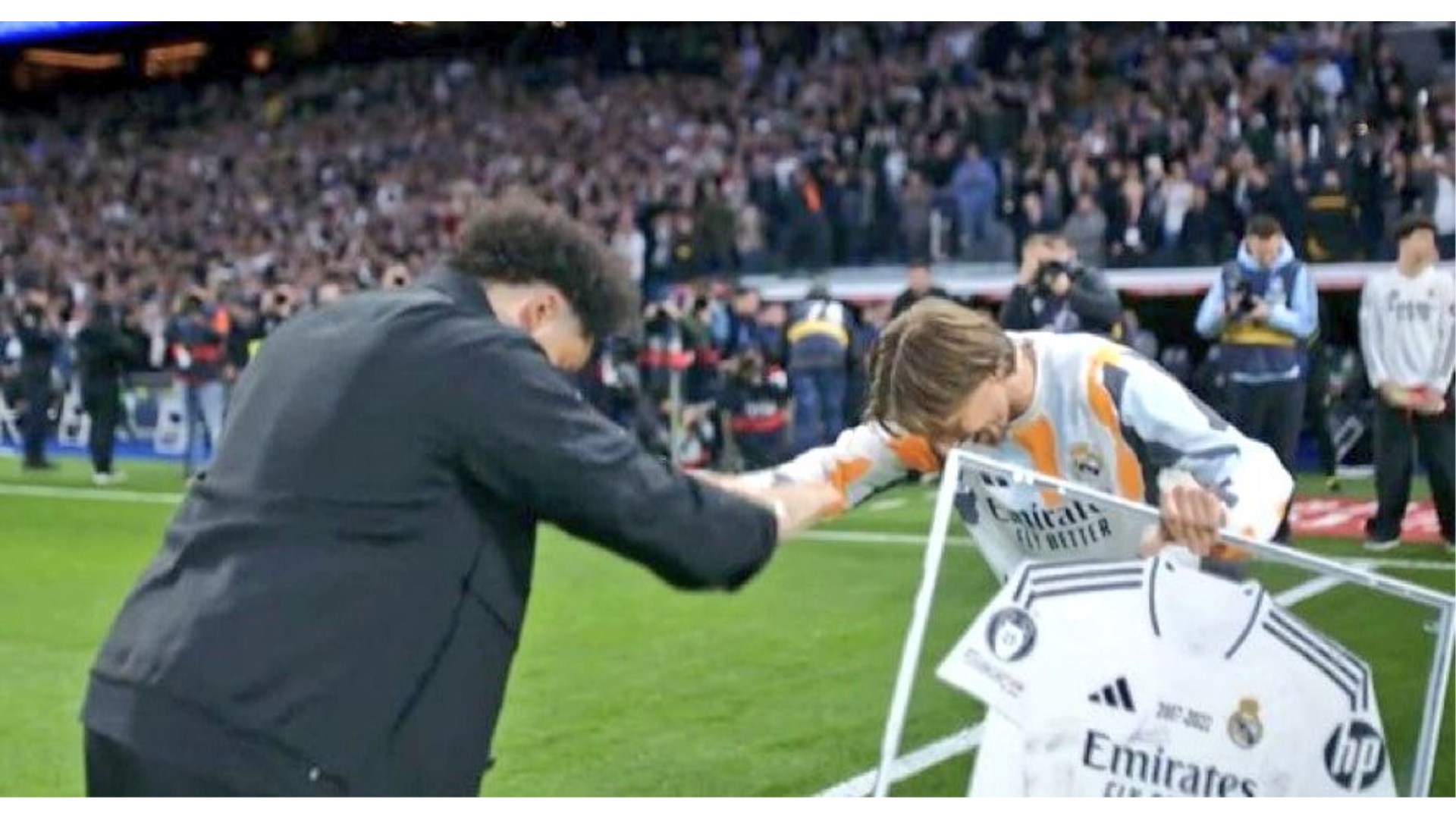Marcelo se oprostio na Santiago Bernabéuu, kapetan Modrić ga je ispratio u sportsku mirovinu