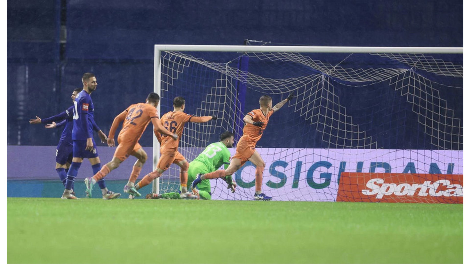 Osijek slavio na Maksimiru i izbacio Dinamo iz Kupa!