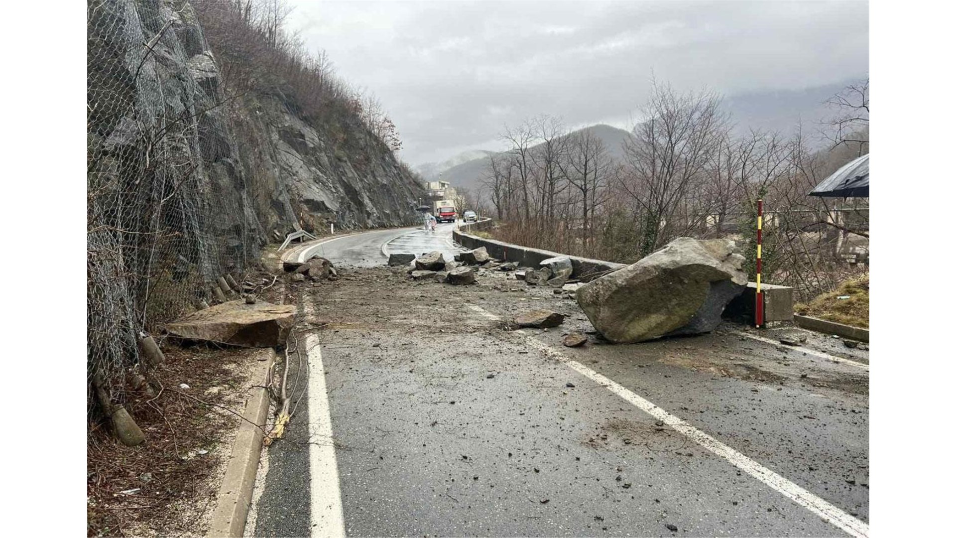 Odron ogromne stjene kod Jablanice usporava promet