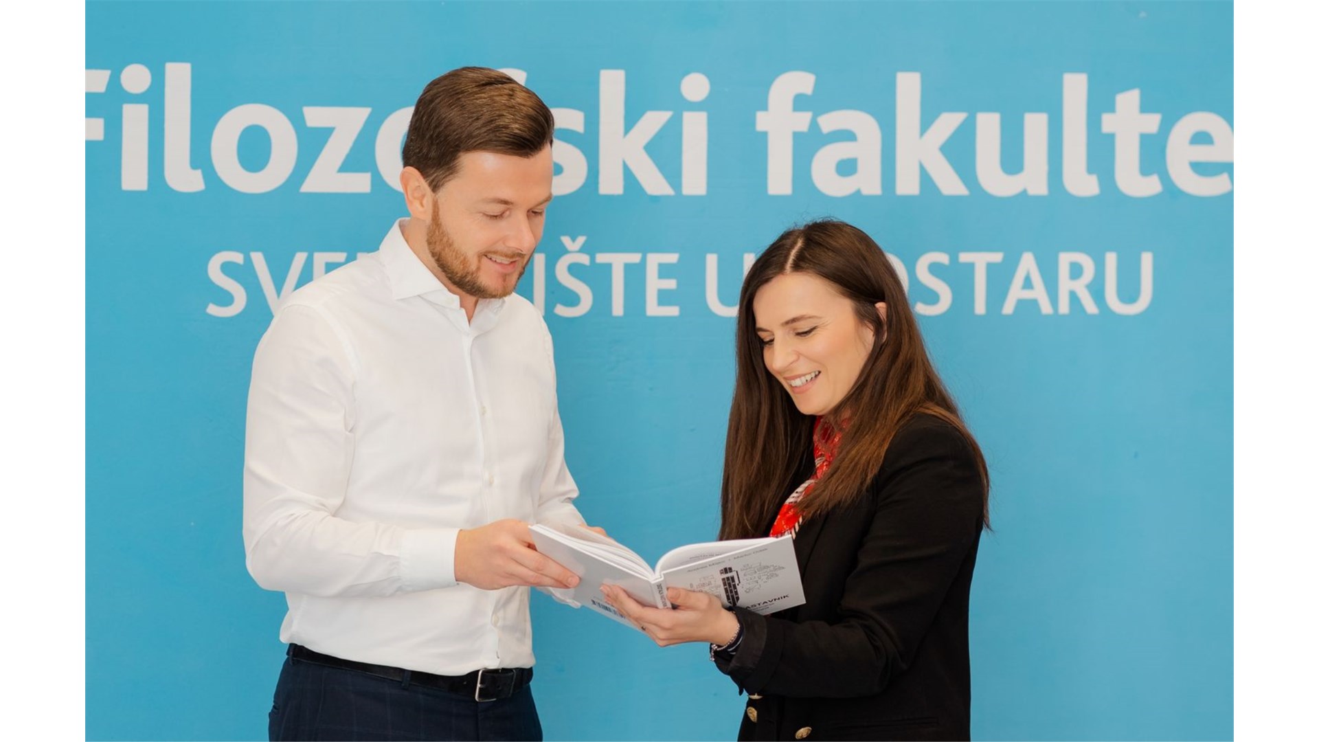 Iz tiska izašla knjiga Digitalni nastavnik