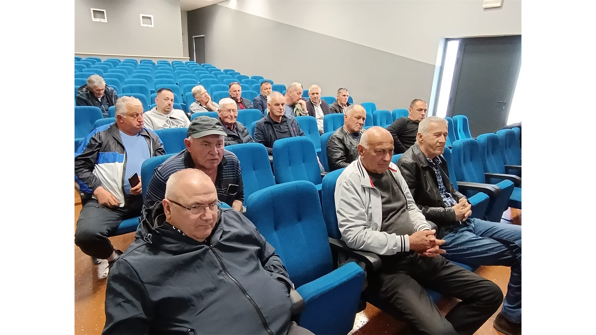 U Grudama održano stručno predavanje za pčelare FOTO