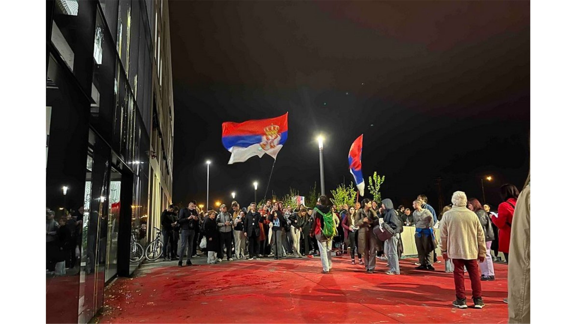 BURNA NOĆ U SRBIJI: Studenti blokirali RTV Srbije i Vojvodine. Direktor televizije: Ovo je otmica