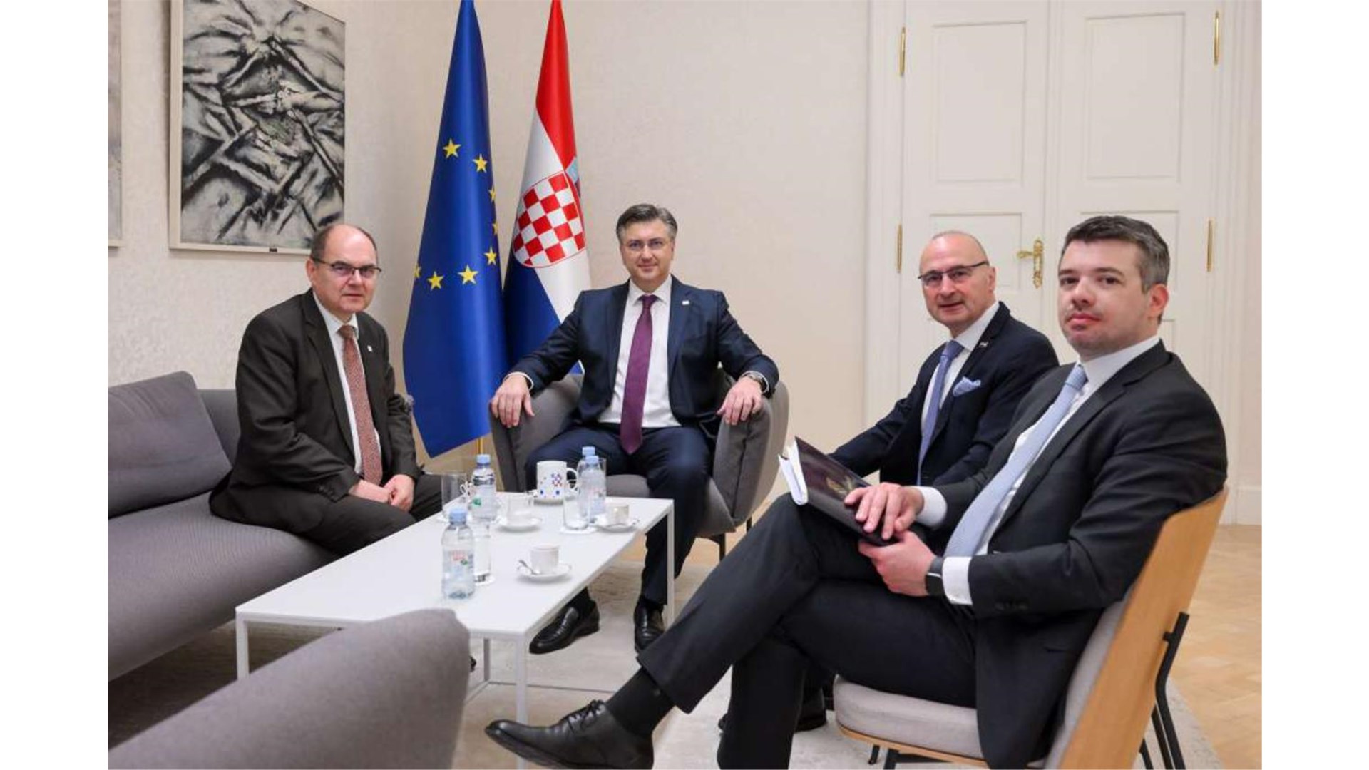 Plenković se sastao sa Schmidtom, pozvao na smirivanje tenzija