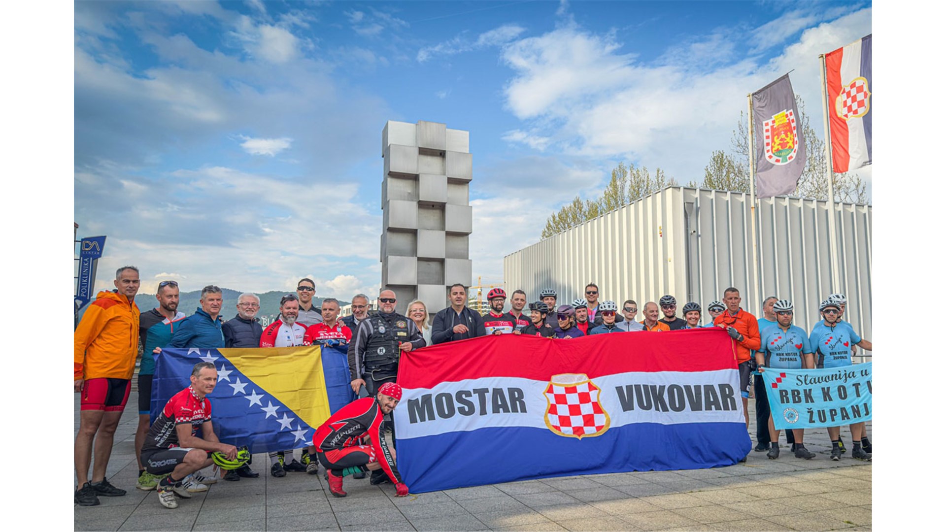 BICIKLISTI - Mostar i Vukovar povezani srcem FOTO