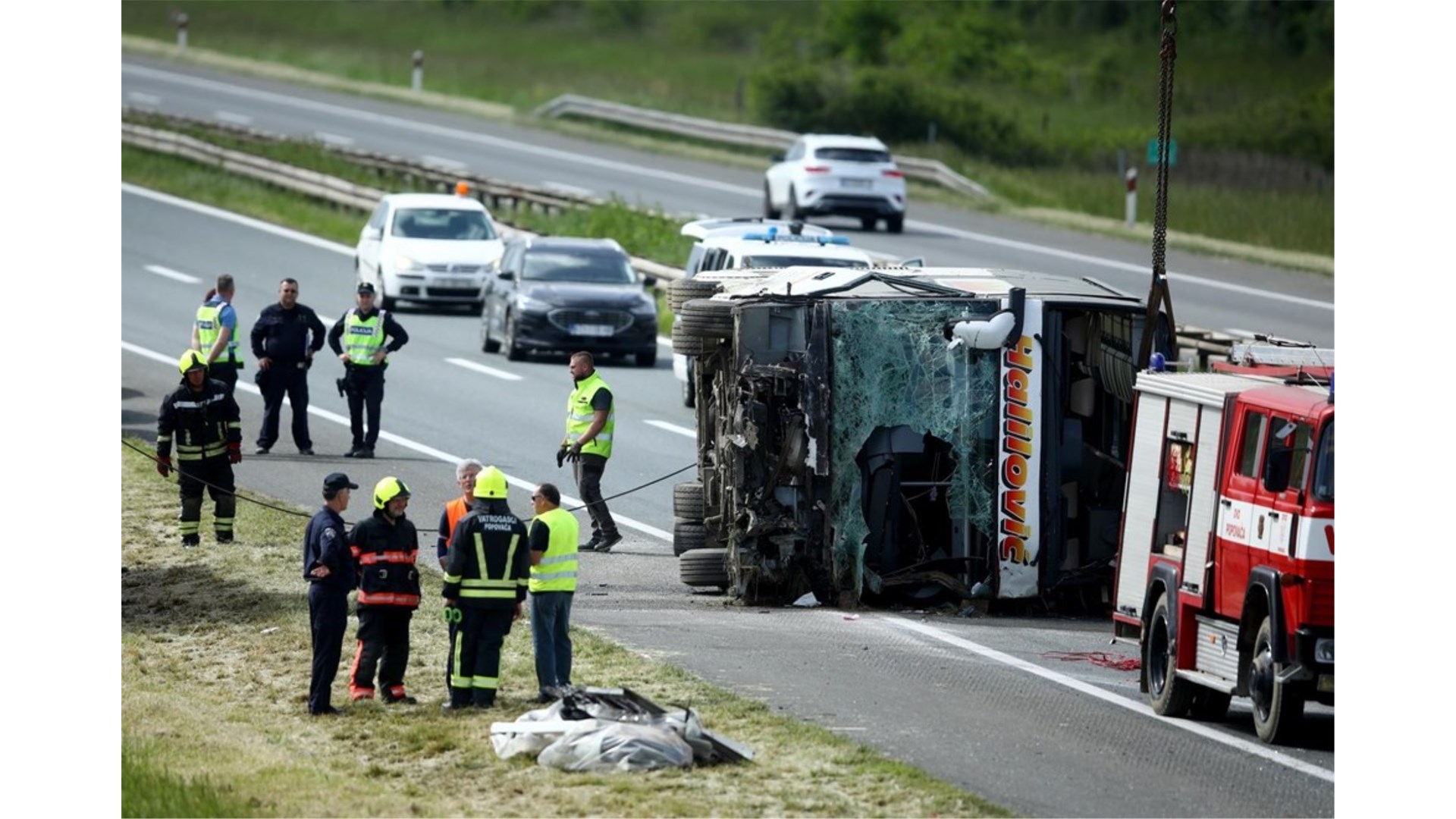 U sudaru autobusa iz BiH i Golfa dvoje poginulih, 31 ozljeđena osoba